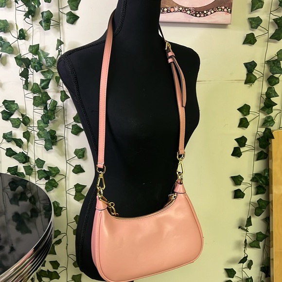 NWT Michael Kors Cara studded pouchette shoulder bag. Comes with a chain… - Picture 6 of 12